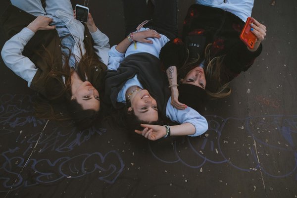 How Can Women Revamp Their Wardrobe with Sustainable UK Fashion Choices?